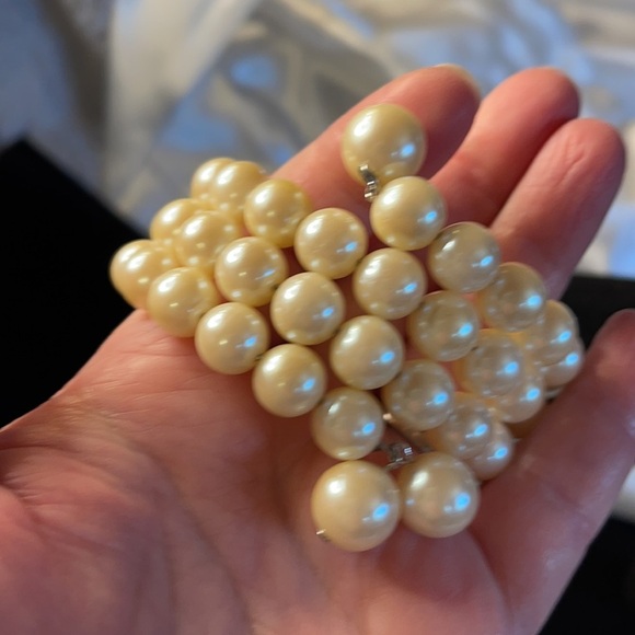 Avon (1992) Vintage Pearlesque Wrap Bracelet- Fits any size wrist - Picture 3 of 6